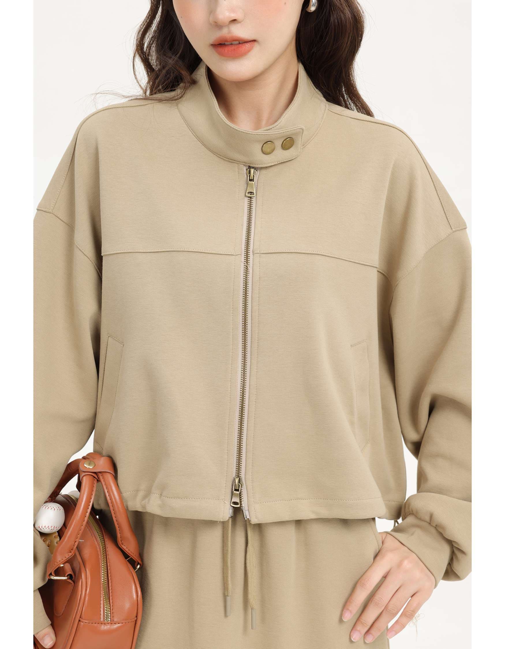 ハイネックジップアップスウェットセットアップ｜デート服