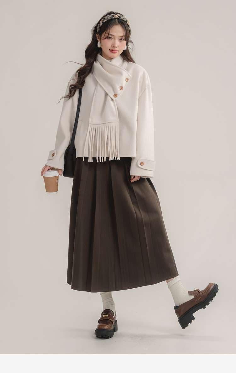 マフラー付きショートコート｜デート服
