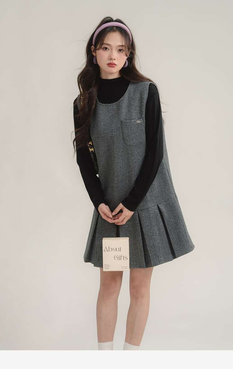 プリーツヘムジャンパースカート＆ブラックトップスセット｜デート服