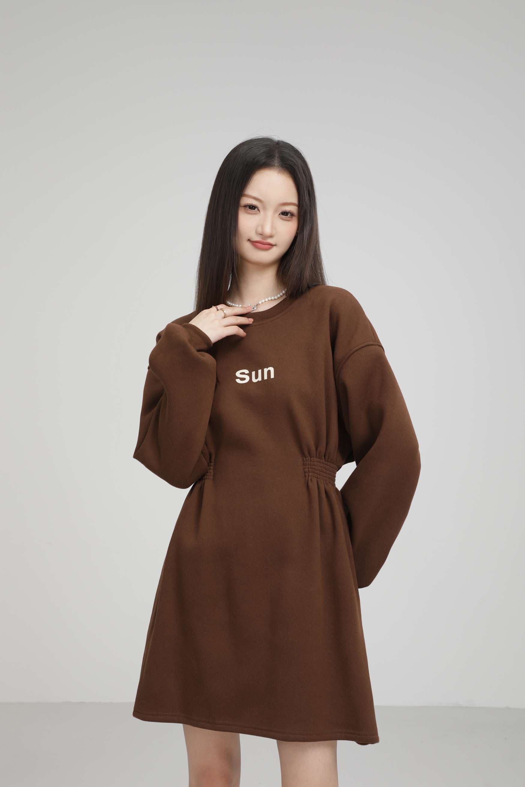 ロゴプリントスウェットワンピース｜デート服
