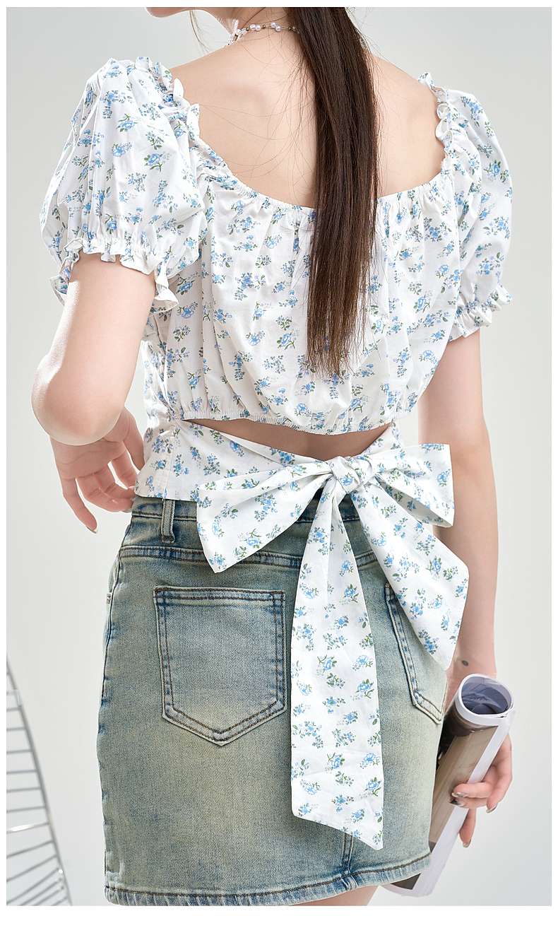 フェミニンフローラルトップス｜デート服