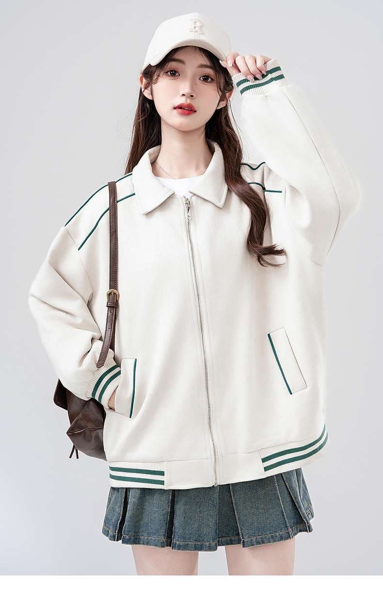 ラインデザインが映える、大人可愛いスポーティーカレッジジャケット｜デート服