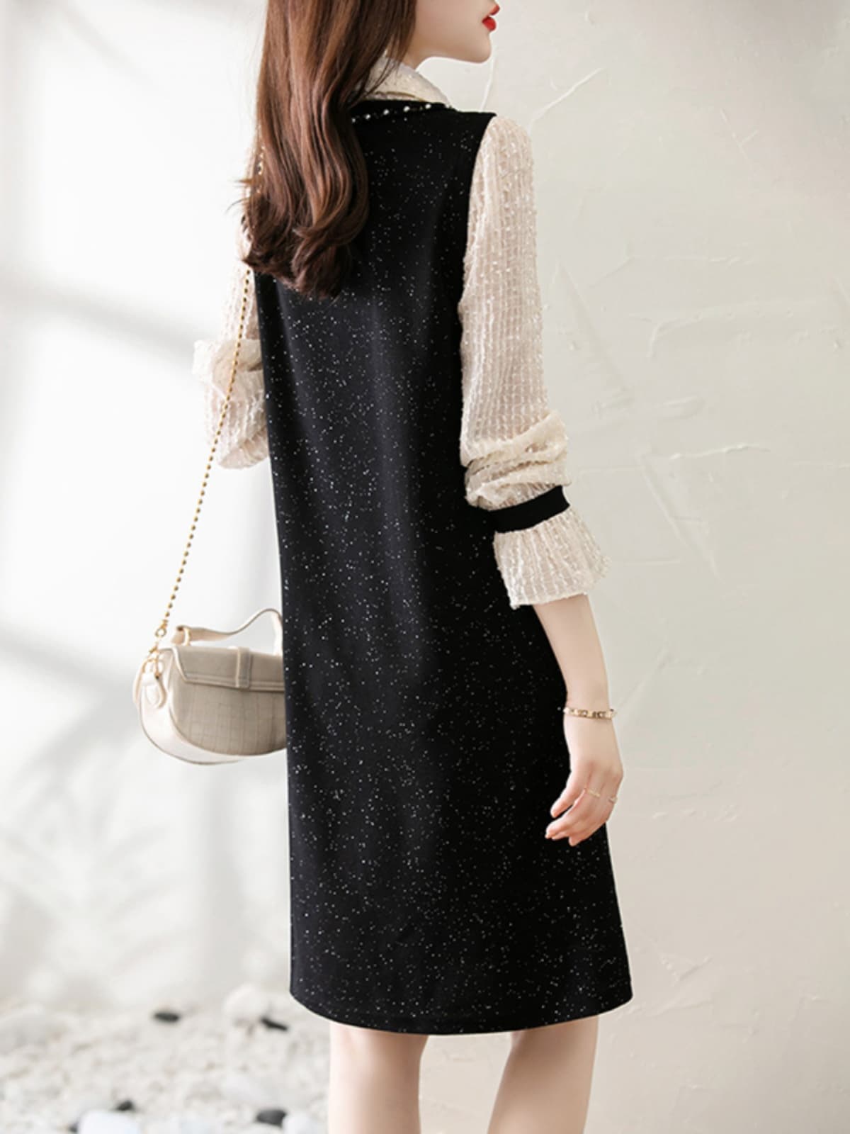 上品なきらめきを纏う、パールビジュージレワンピース＆シフォンブラウスセット｜デート服