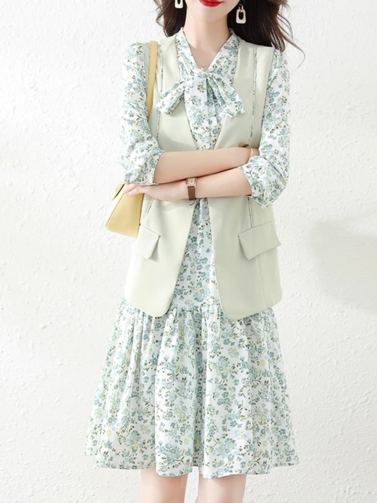 フラワープリントワンピース＆ジレベストセット｜デート服