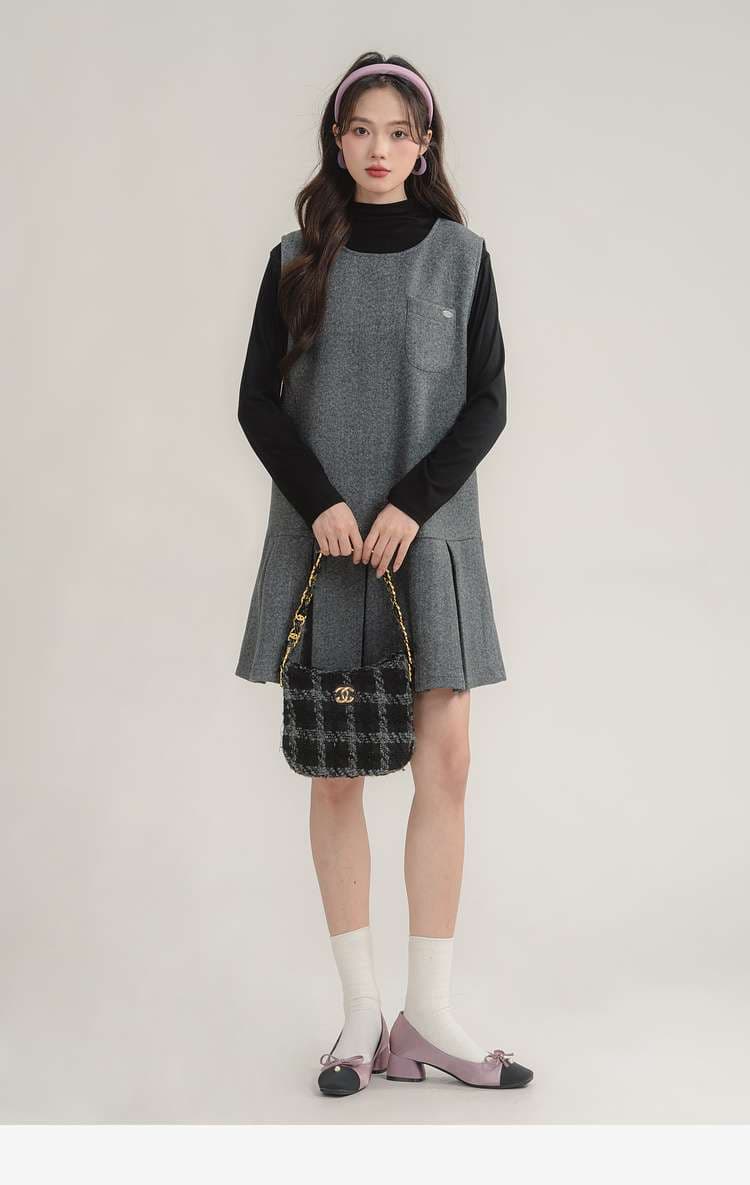 プリーツヘムジャンパースカート＆ブラックトップスセット｜デート服