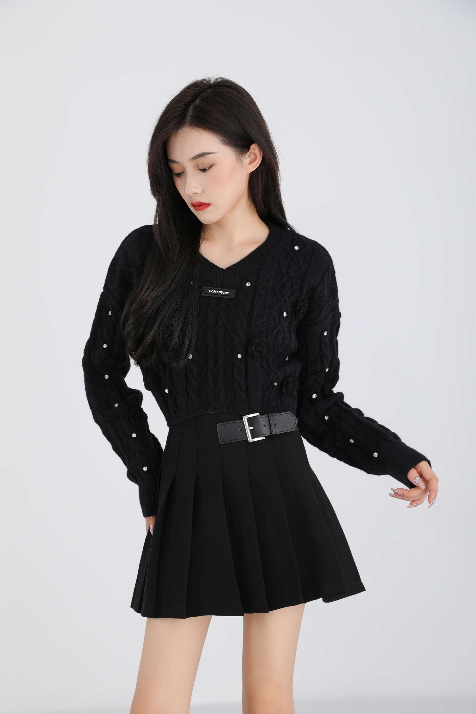 フェミニンな花柄パール装飾セーター｜デート服