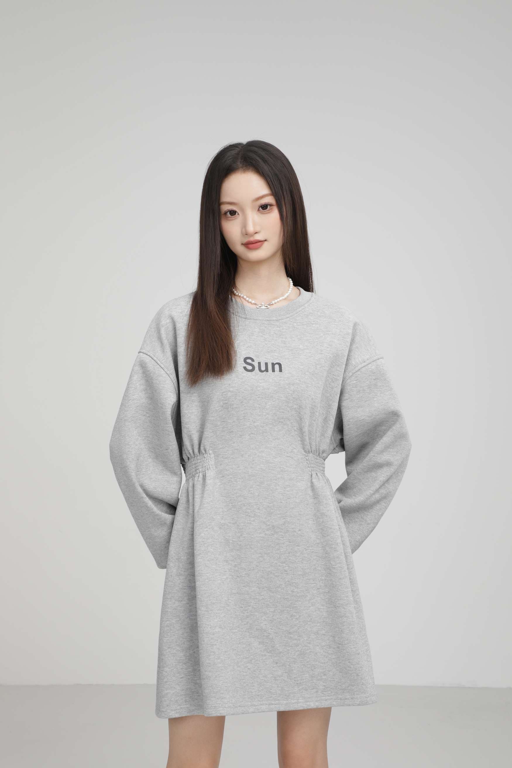 ロゴプリントスウェットワンピース｜デート服