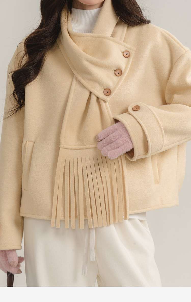 マフラー付きショートコート｜デート服