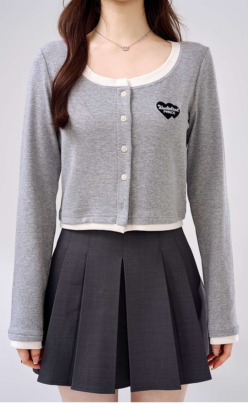 ハートロゴ付きショート丈カーディガン｜デート服