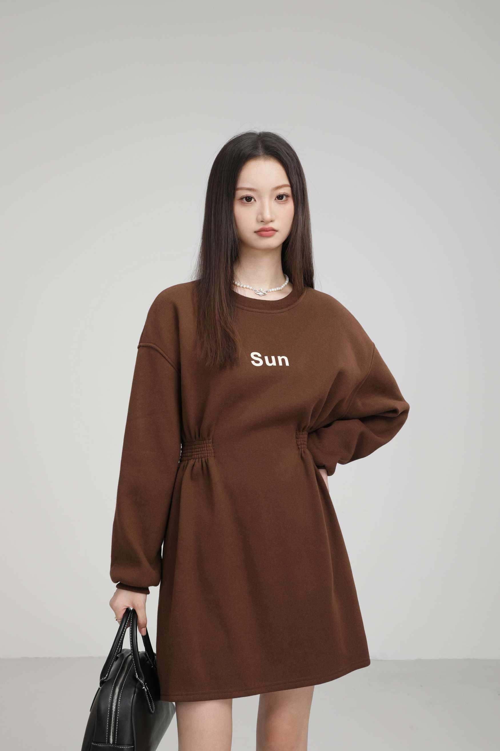 ロゴプリントスウェットワンピース｜デート服