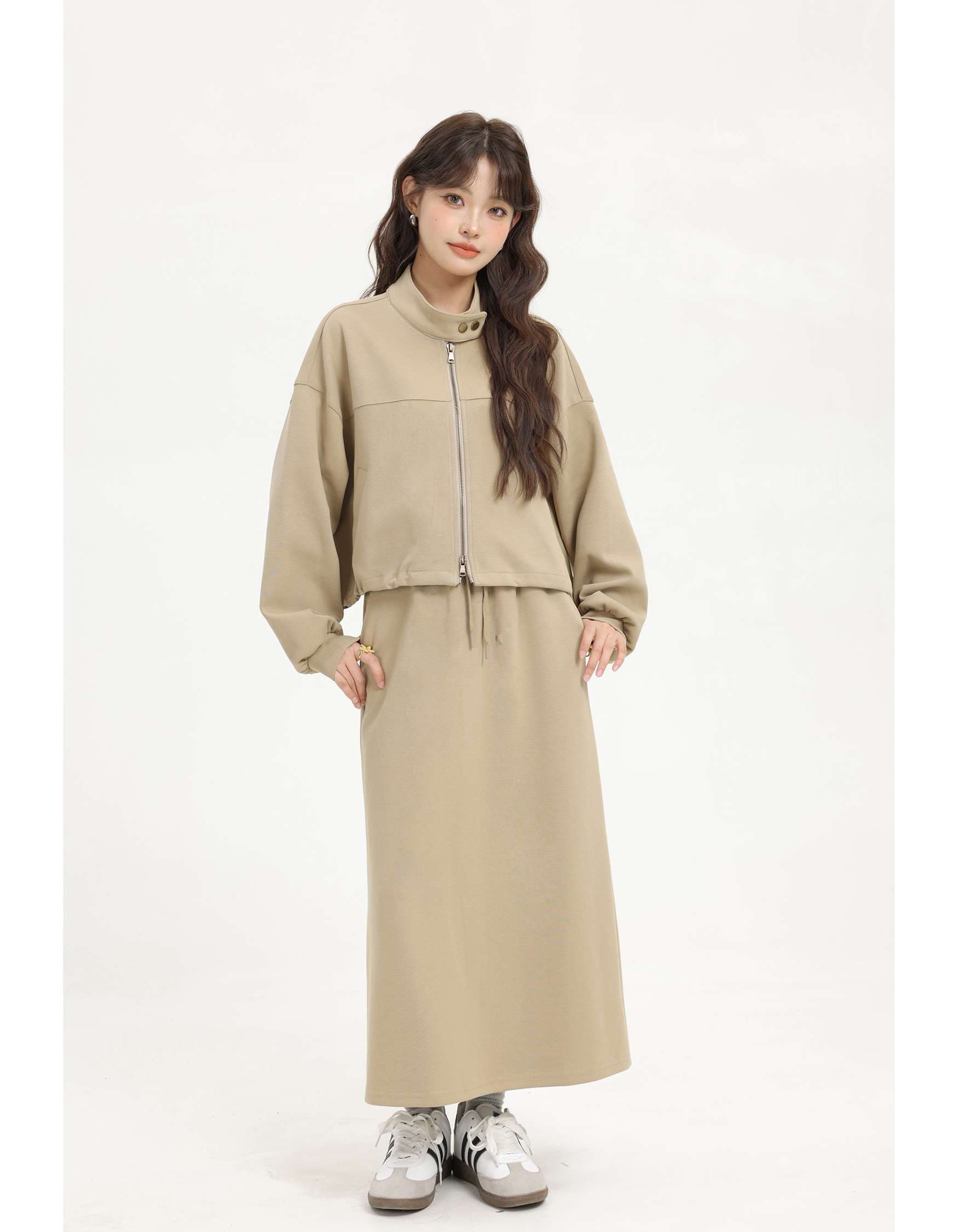 ハイネックジップアップスウェットセットアップ｜デート服