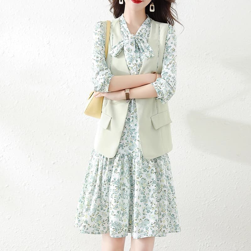 フラワープリントワンピース＆ジレベストセット｜デート服