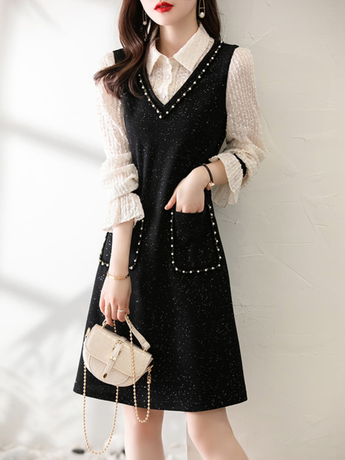 上品なきらめきを纏う、パールビジュージレワンピース＆シフォンブラウスセット｜デート服