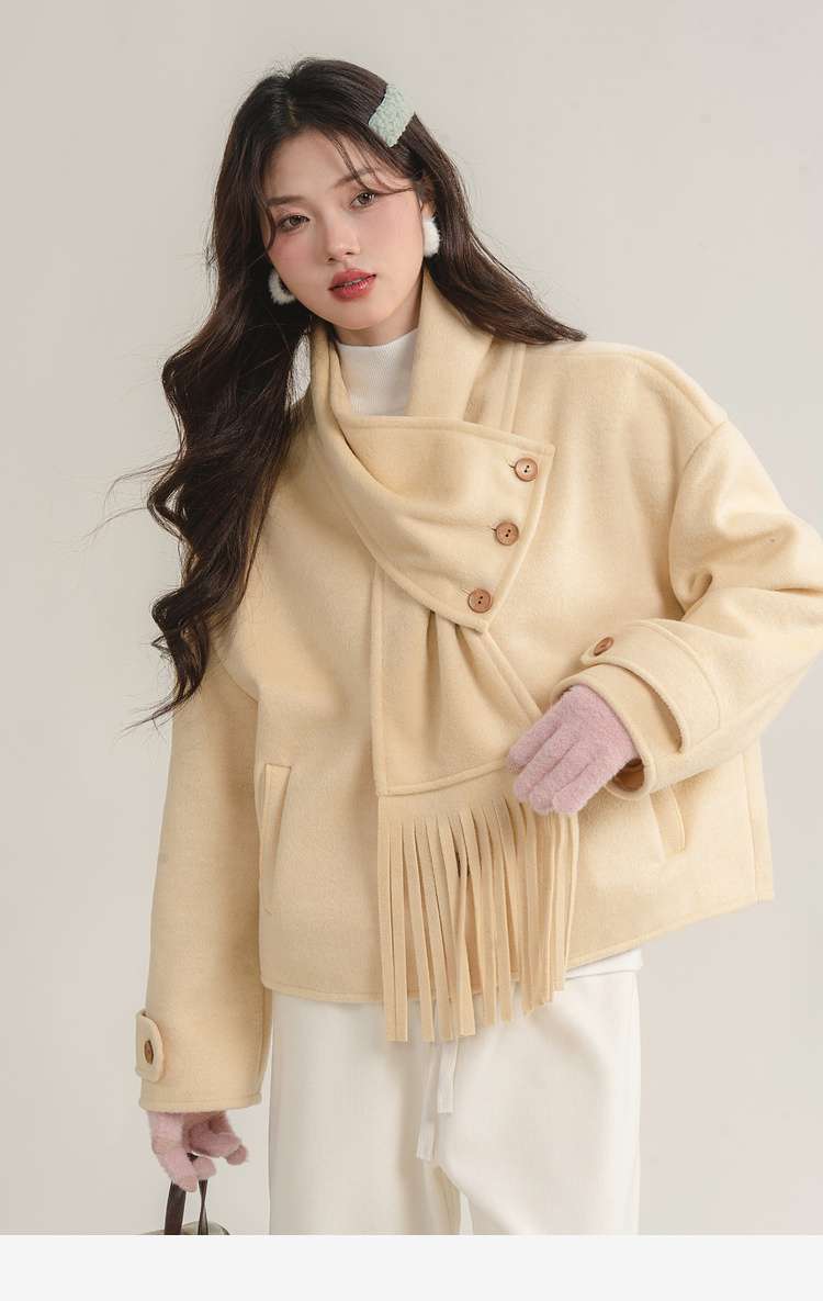 マフラー付きショートコート｜デート服