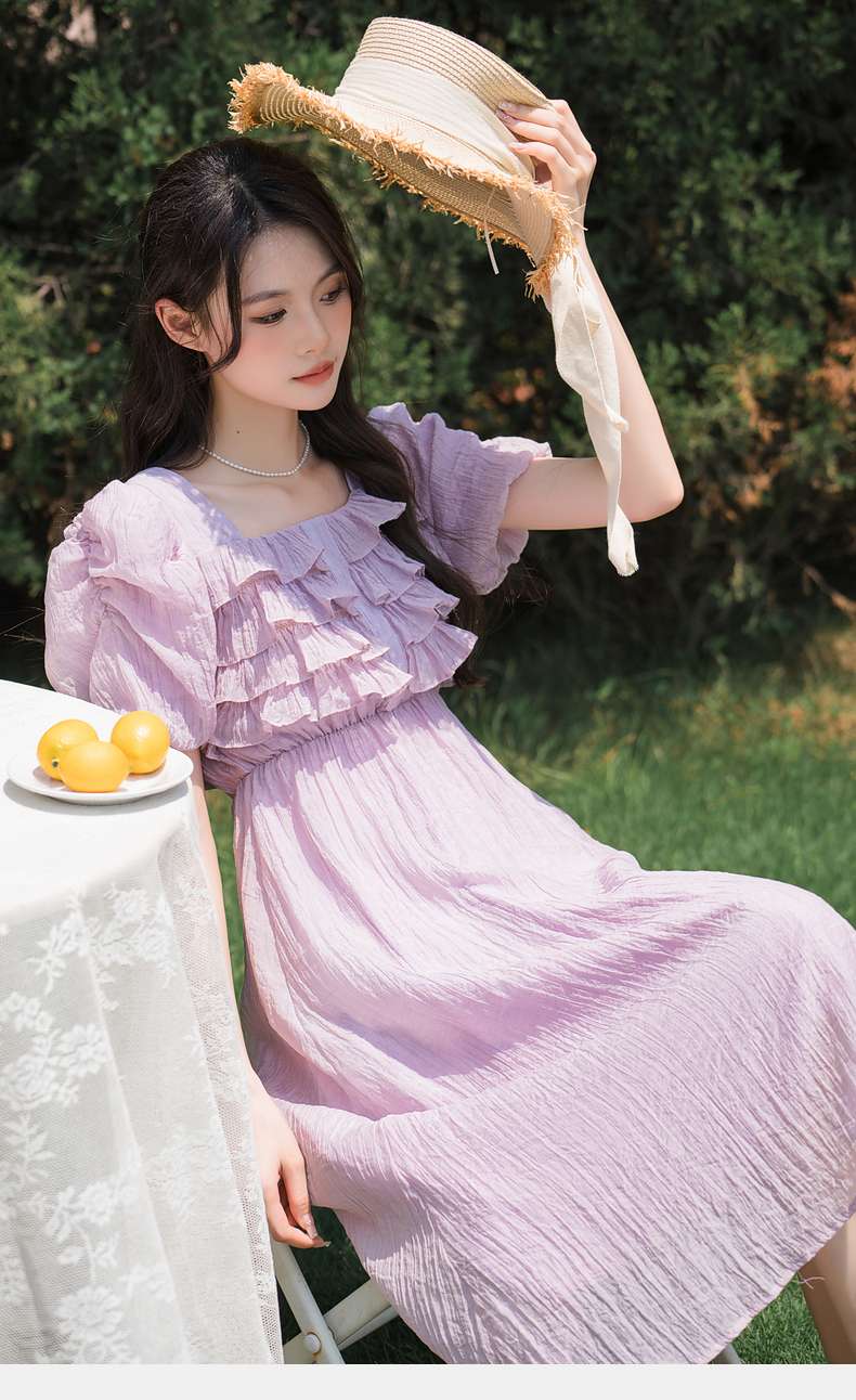 優雅なフリルワンピース｜デート服