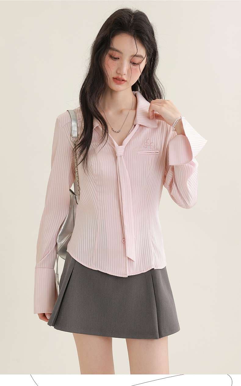 機能性もきちんと感も叶える、リボンタイ付きシャツブラウス｜デート服