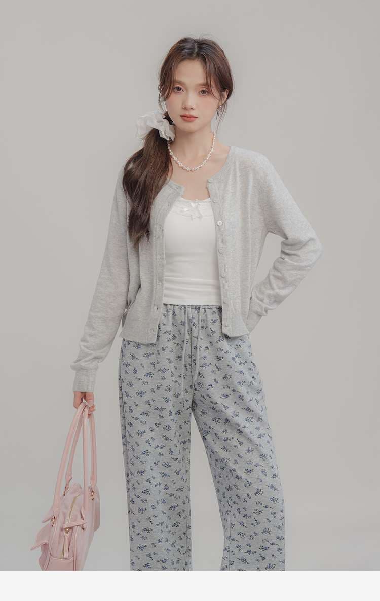 シンプルカーディガン｜デート服