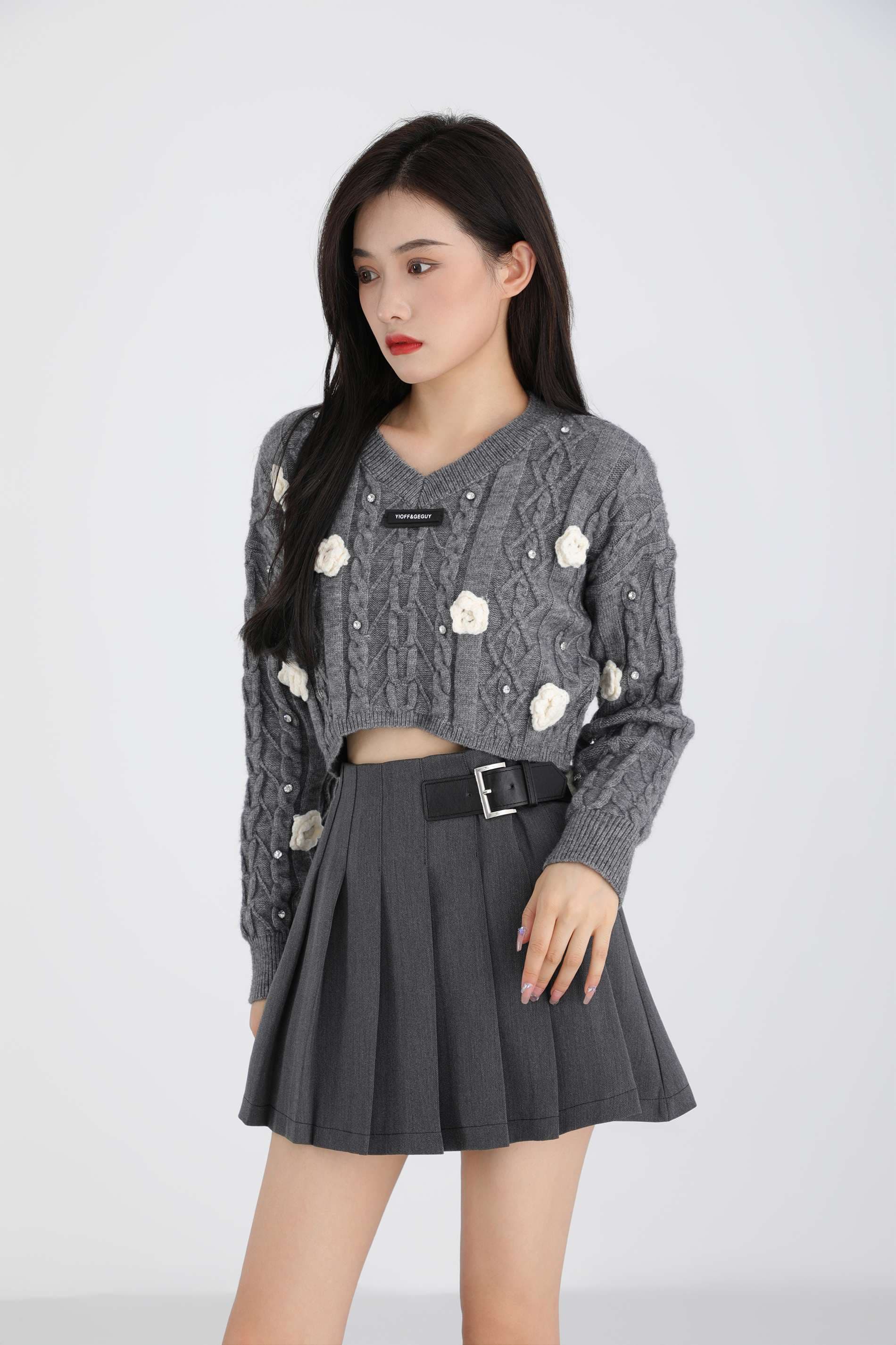 フェミニンな花柄パール装飾セーター｜デート服