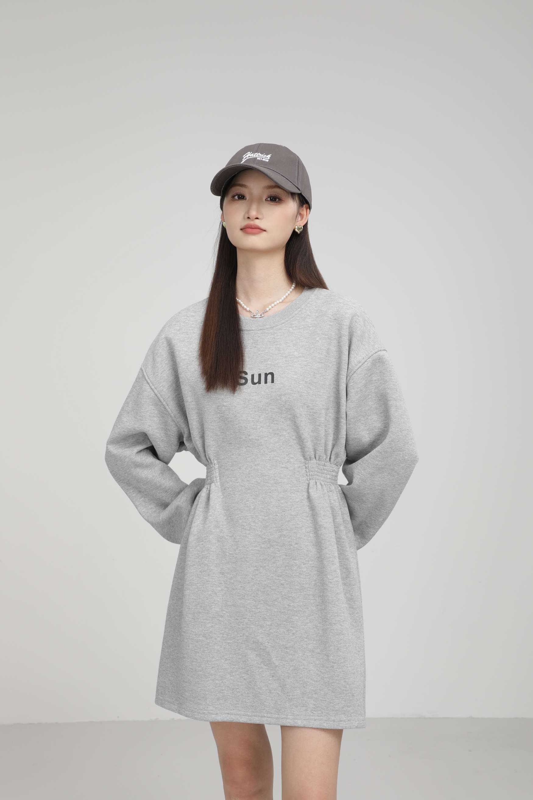 ロゴプリントスウェットワンピース｜デート服