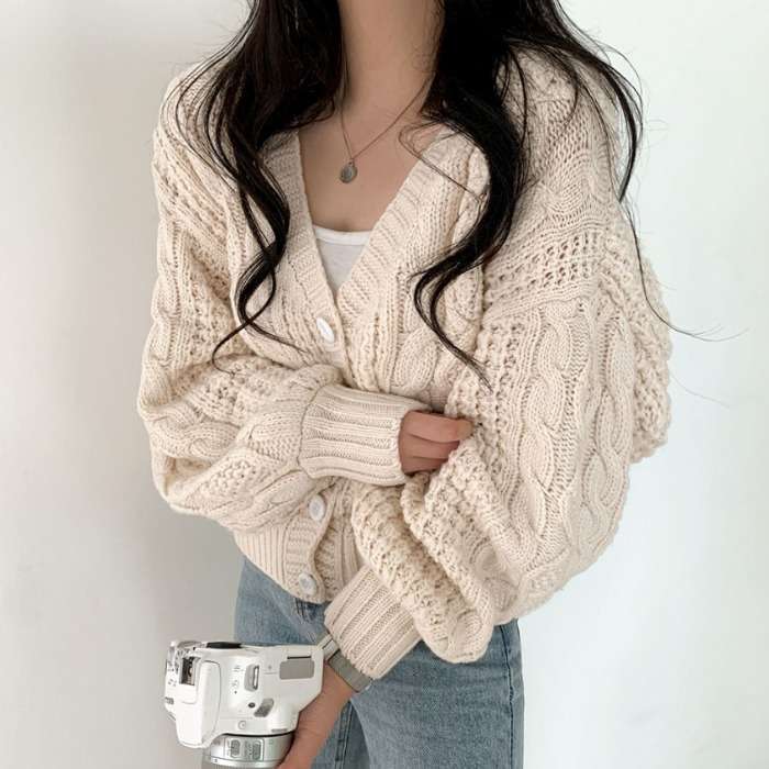 ケーブル編みカーディガン｜デート服