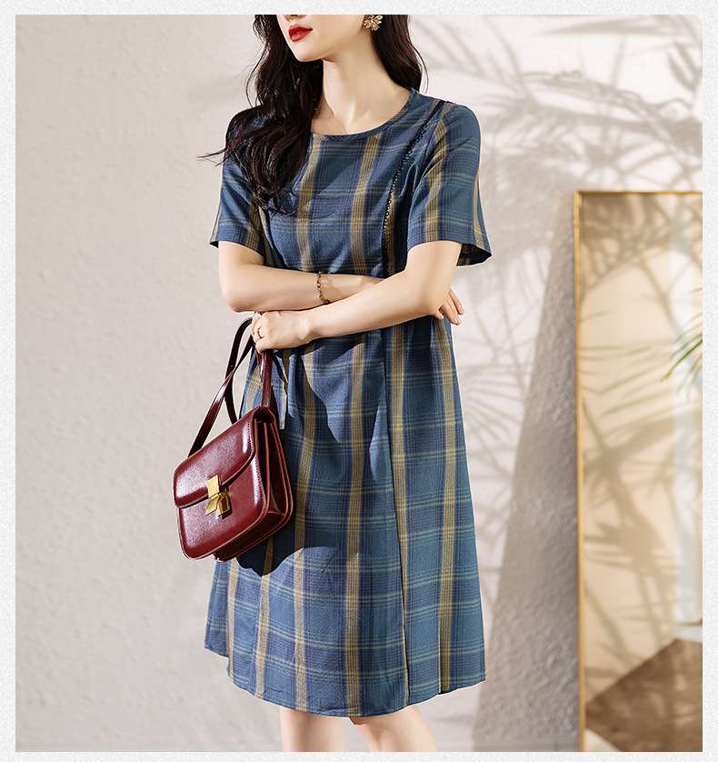 体型カバーも叶える、爽やかチェック柄ワンピース｜デート服