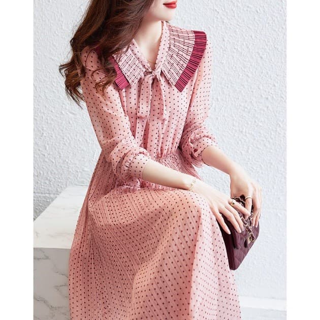 プリーツカラー×ドットシフォンワンピース｜デート服