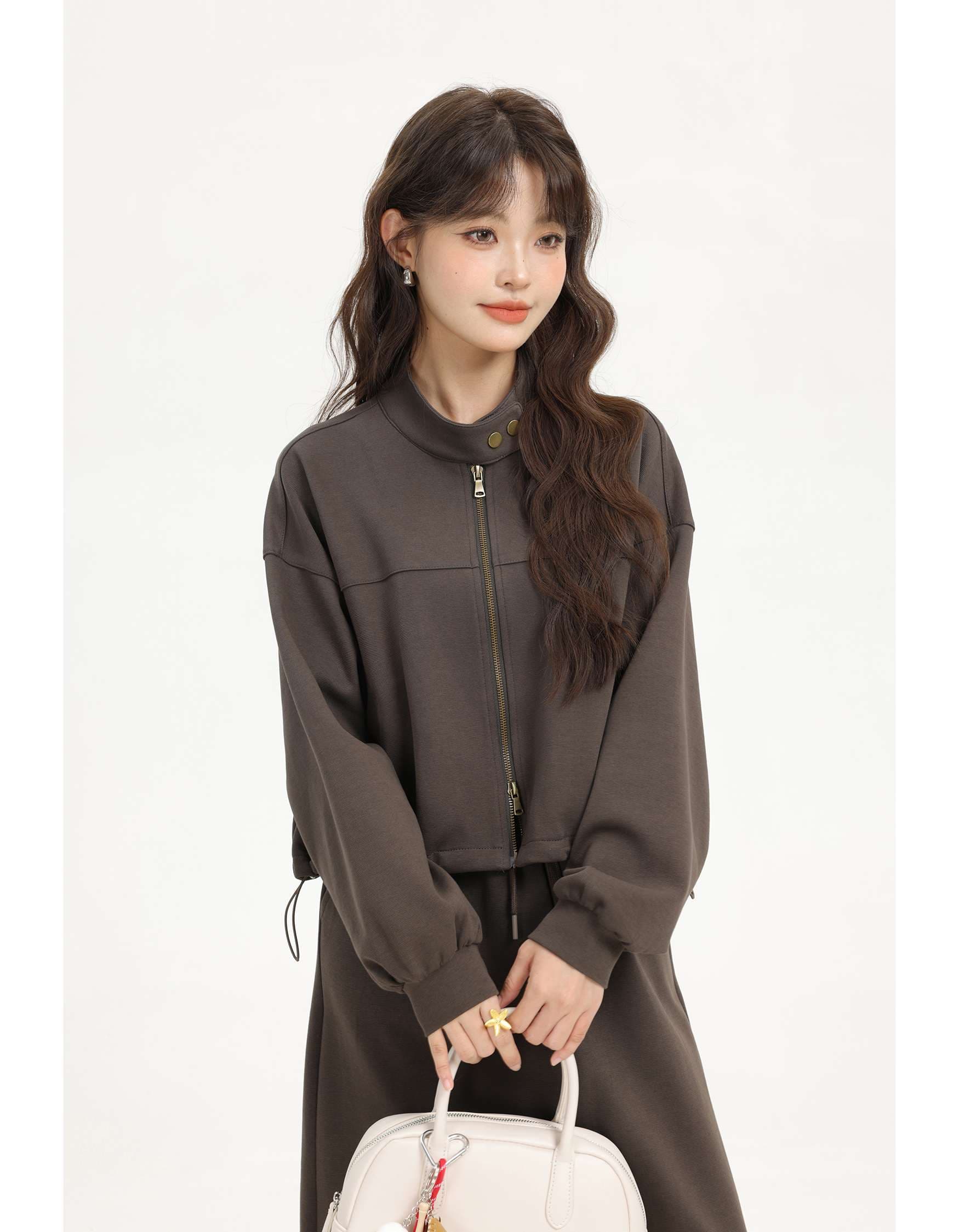 ハイネックジップアップスウェットセットアップ｜デート服