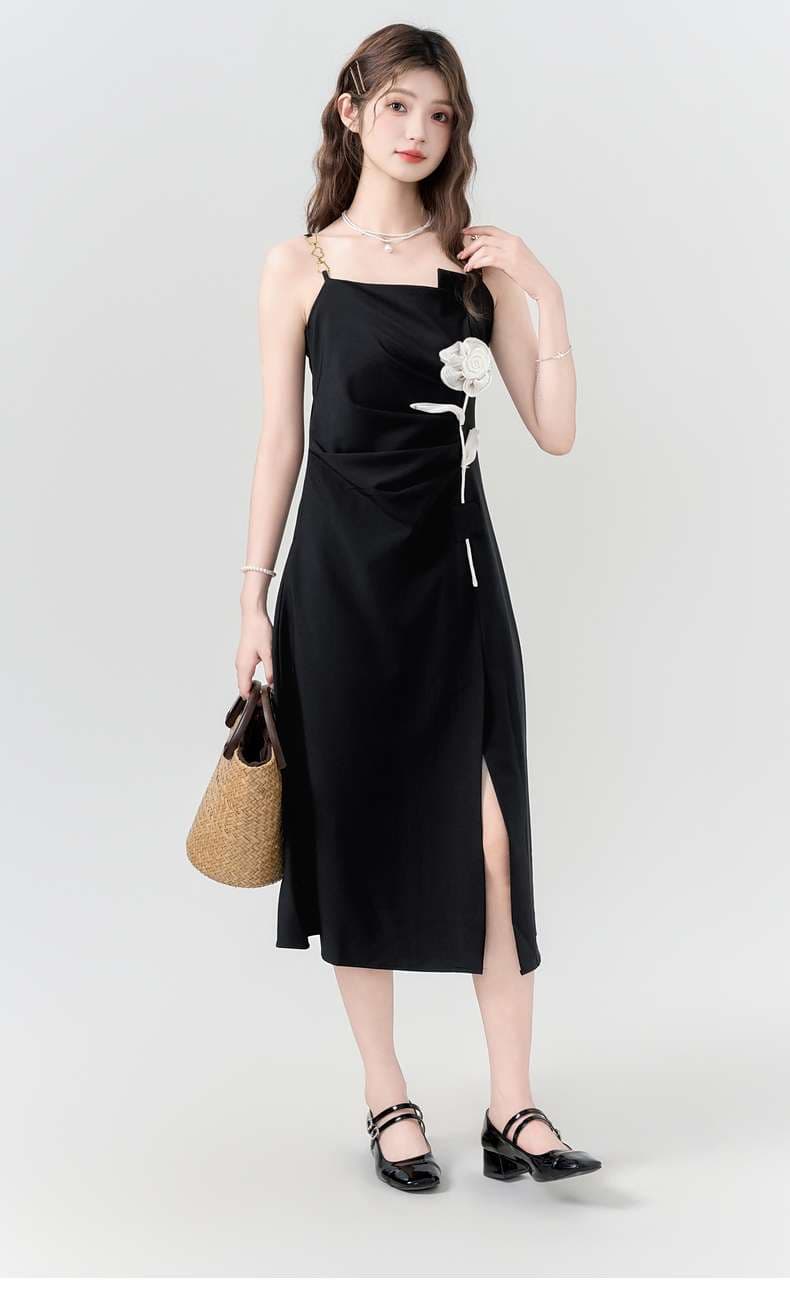 花モチーフ付きキャミワンピース｜デート服