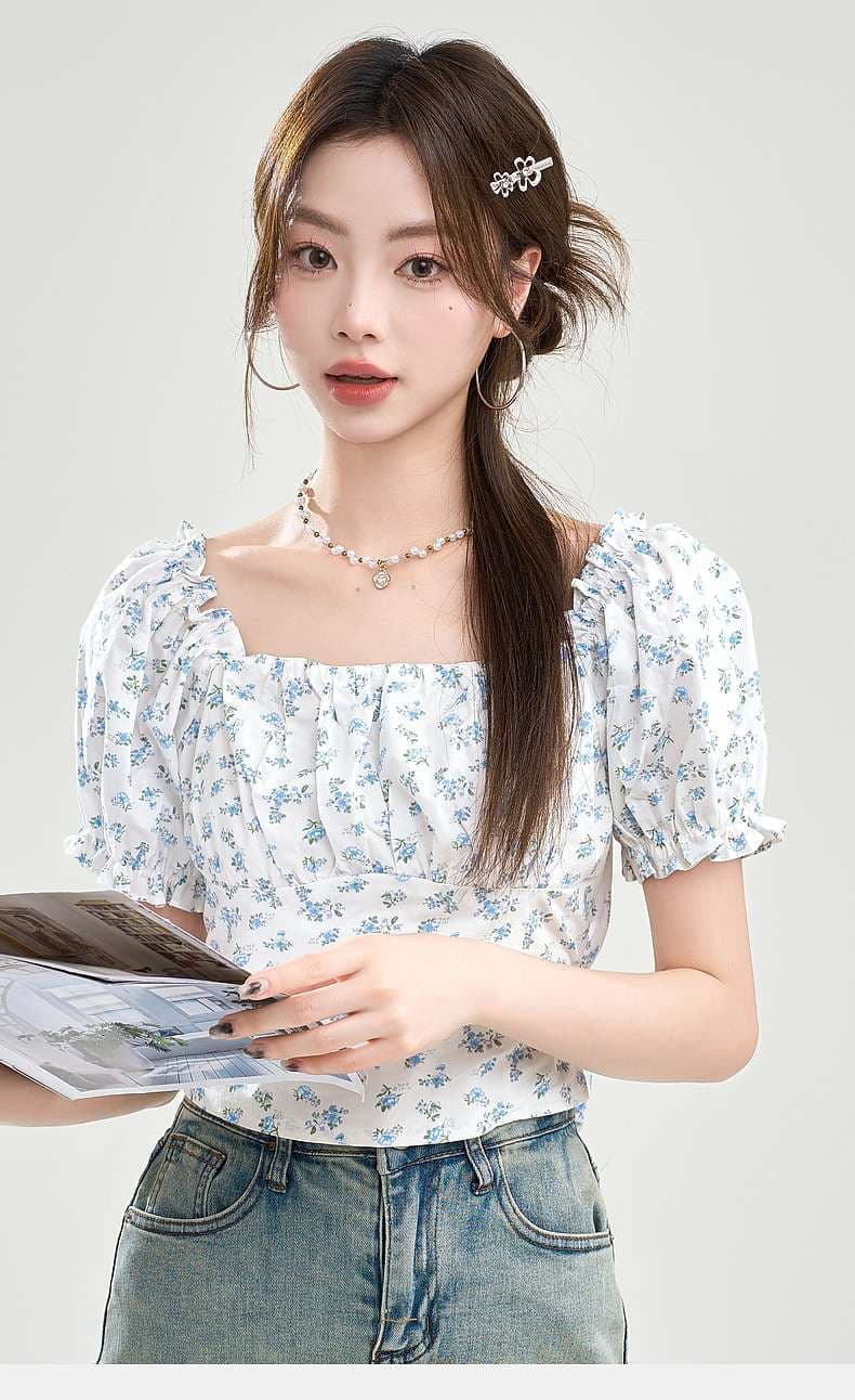 フェミニンフローラルトップス｜デート服