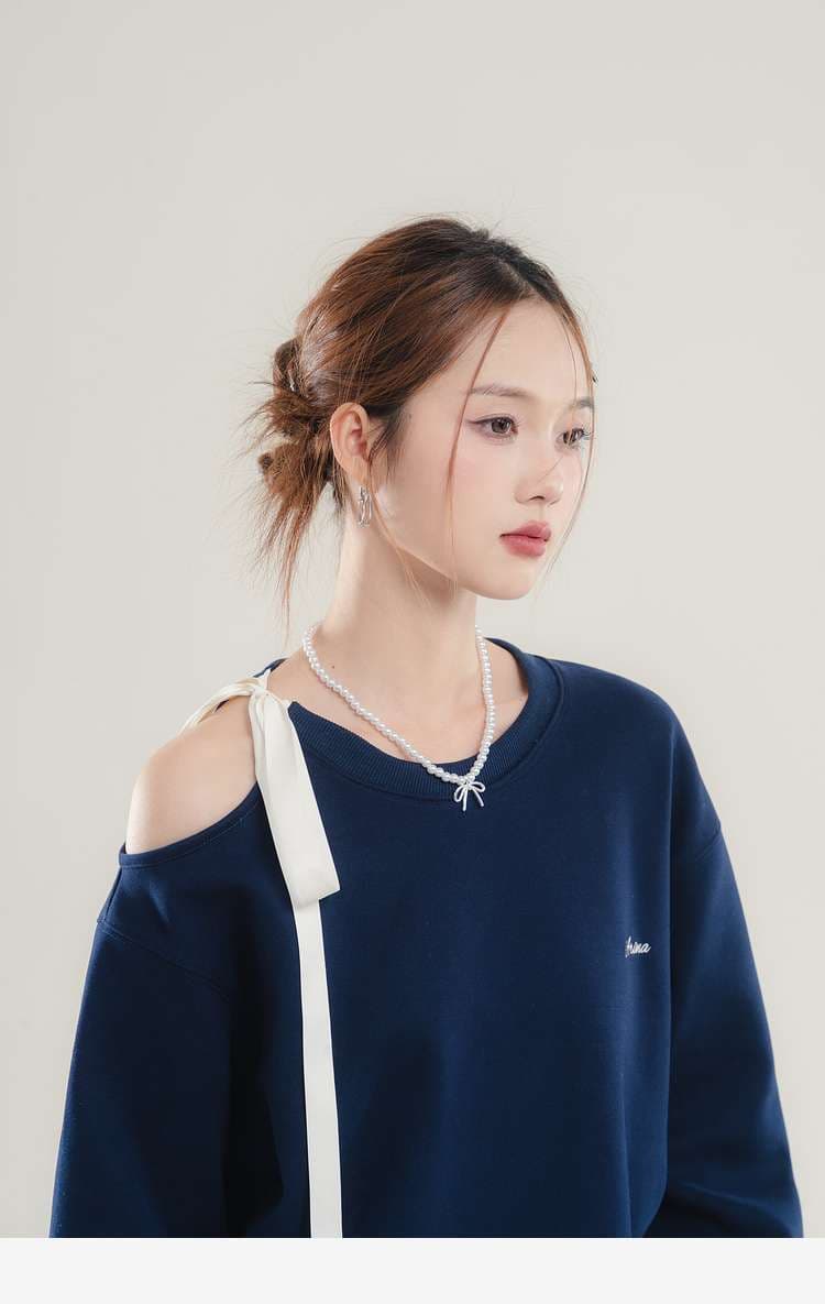 リボンアクセント付きスウェットトップス｜デート服
