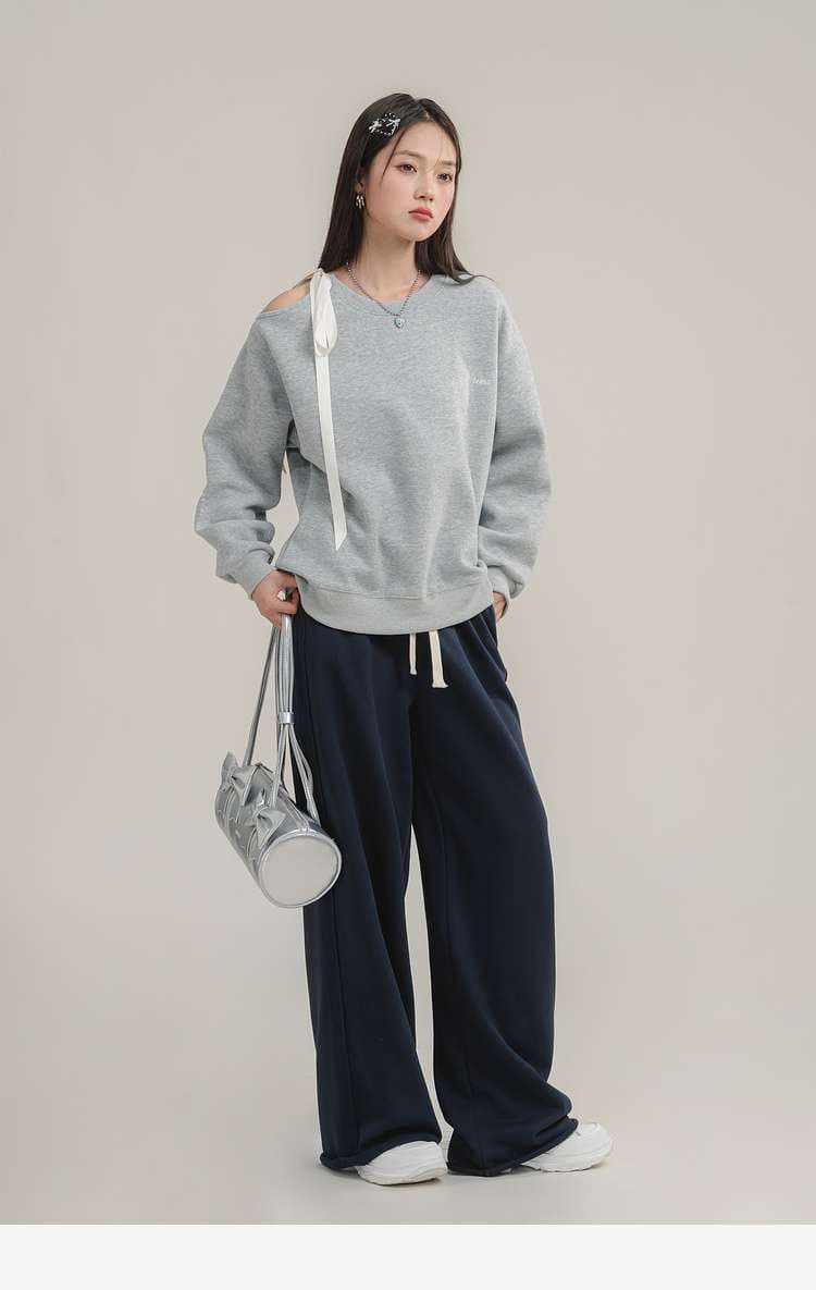 リボンアクセント付きスウェットトップス｜デート服