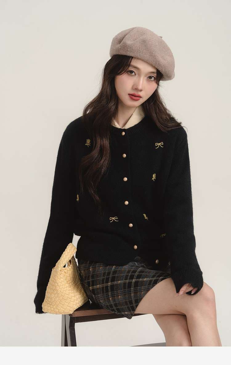 刺繍入りフェミニンカーディガン｜デート服