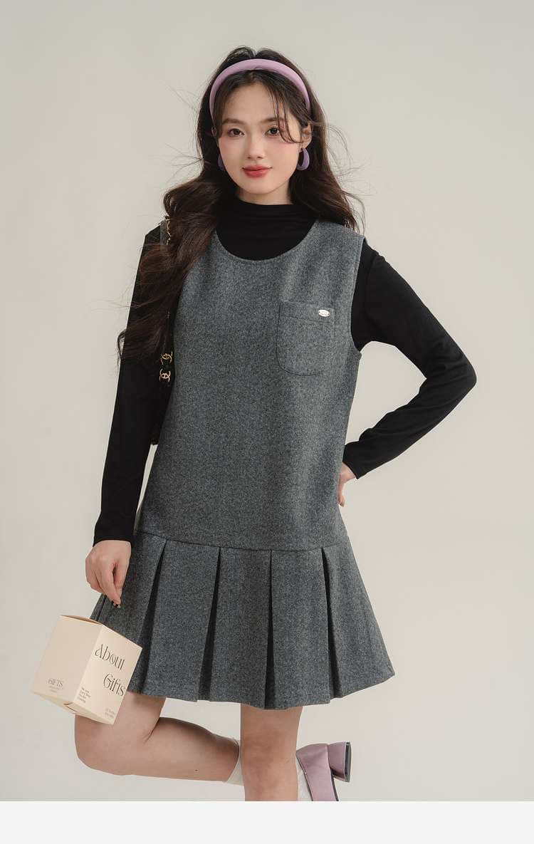 プリーツヘムジャンパースカート＆ブラックトップスセット｜デート服