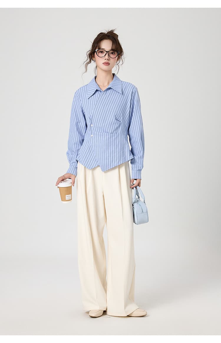 タックデザインが映える、アシンメトリーストライプシャツ｜デート服