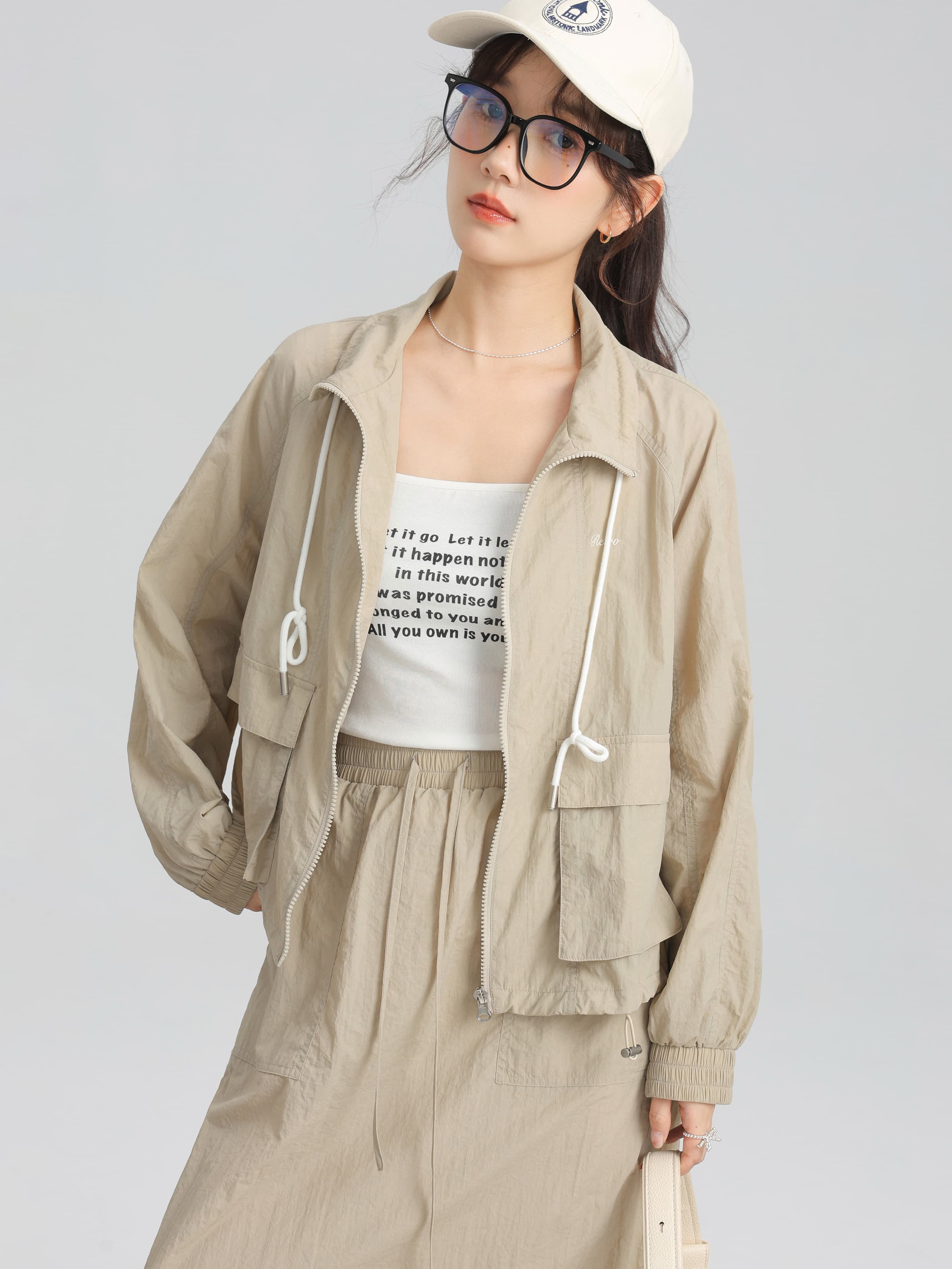 ライトジャケット・ロングスカート・ロゴキャミソール｜デート服
