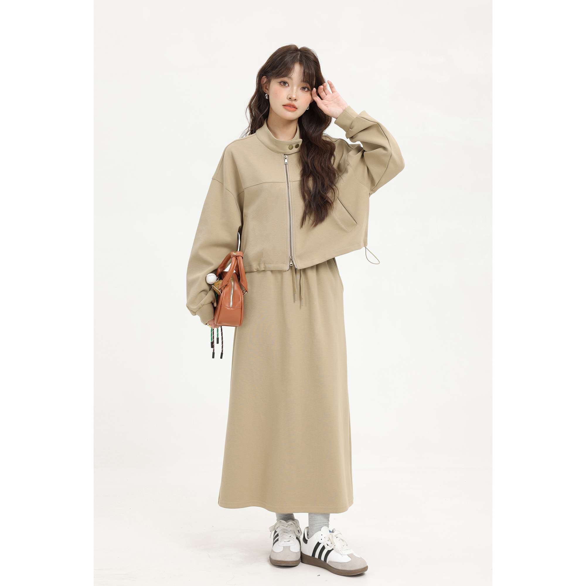 ハイネックジップアップスウェットセットアップ｜デート服