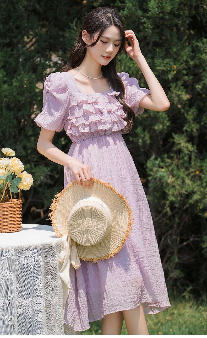 優雅なフリルワンピース｜デート服