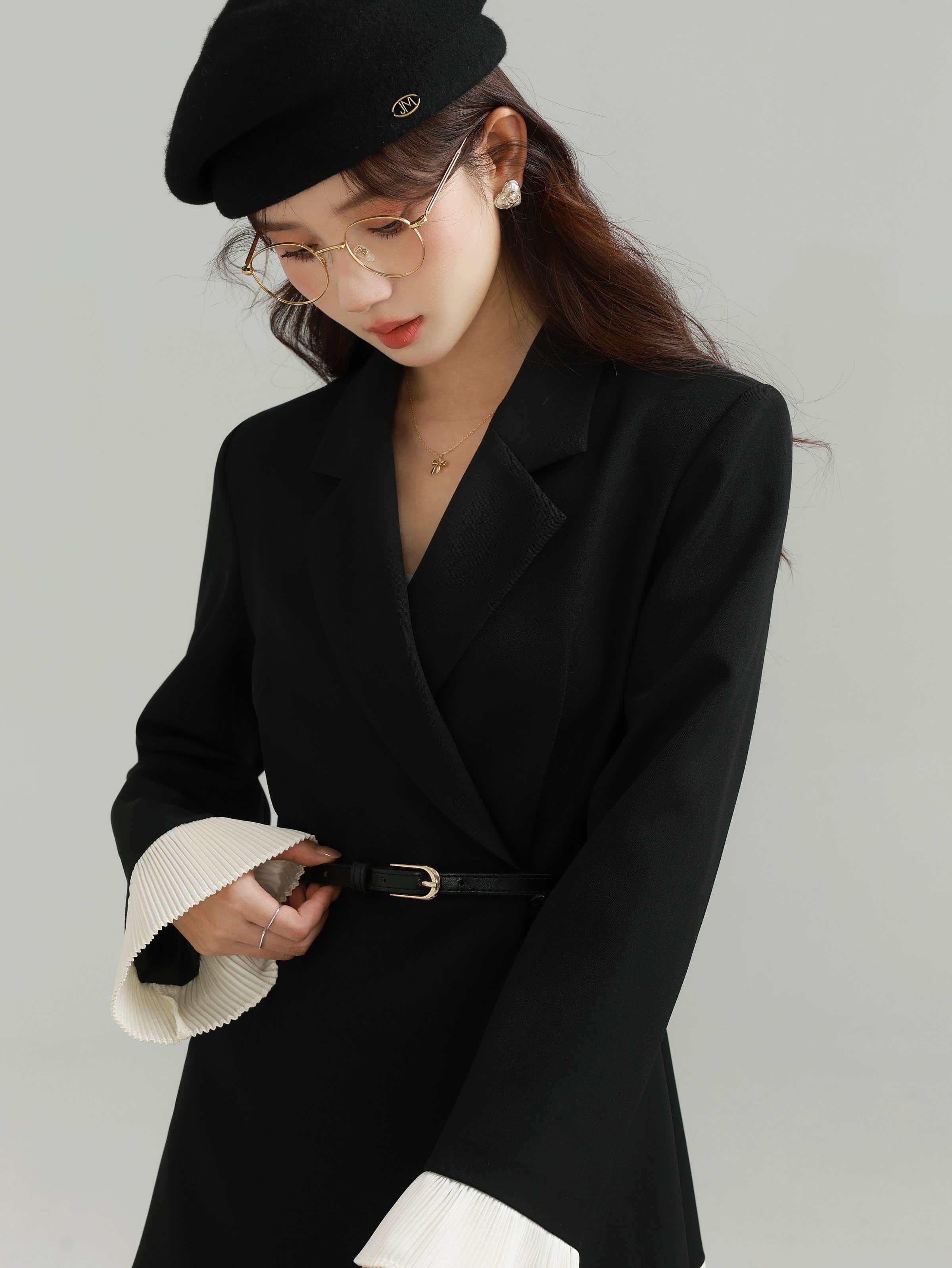 プリーツヘムベルト付きジャケットワンピース｜デート服