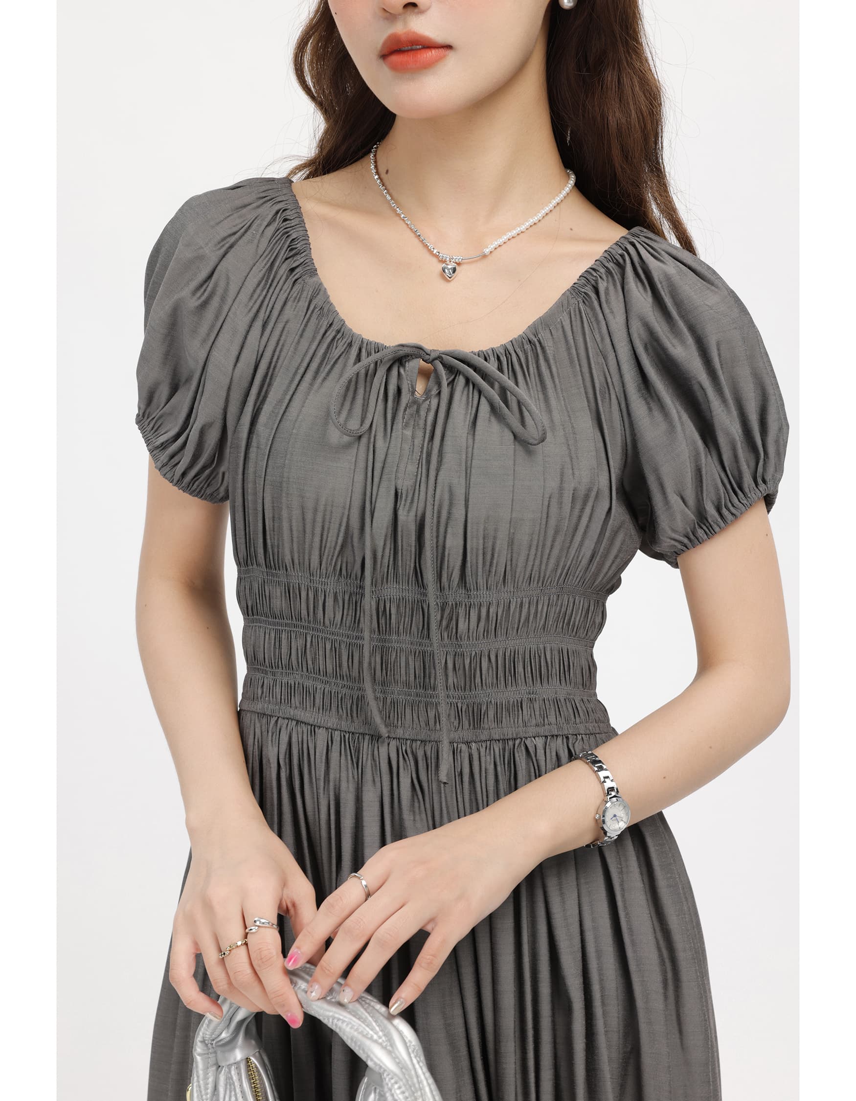 シャーリングパフスリーブワンピース｜デート服