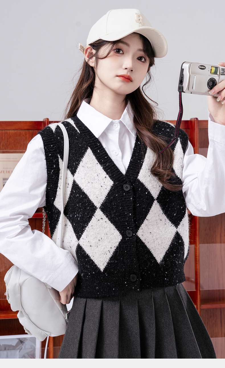 学生風アーガイルニットベスト｜デート服