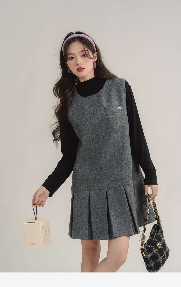 プリーツヘムジャンパースカート＆ブラックトップスセット｜デート服