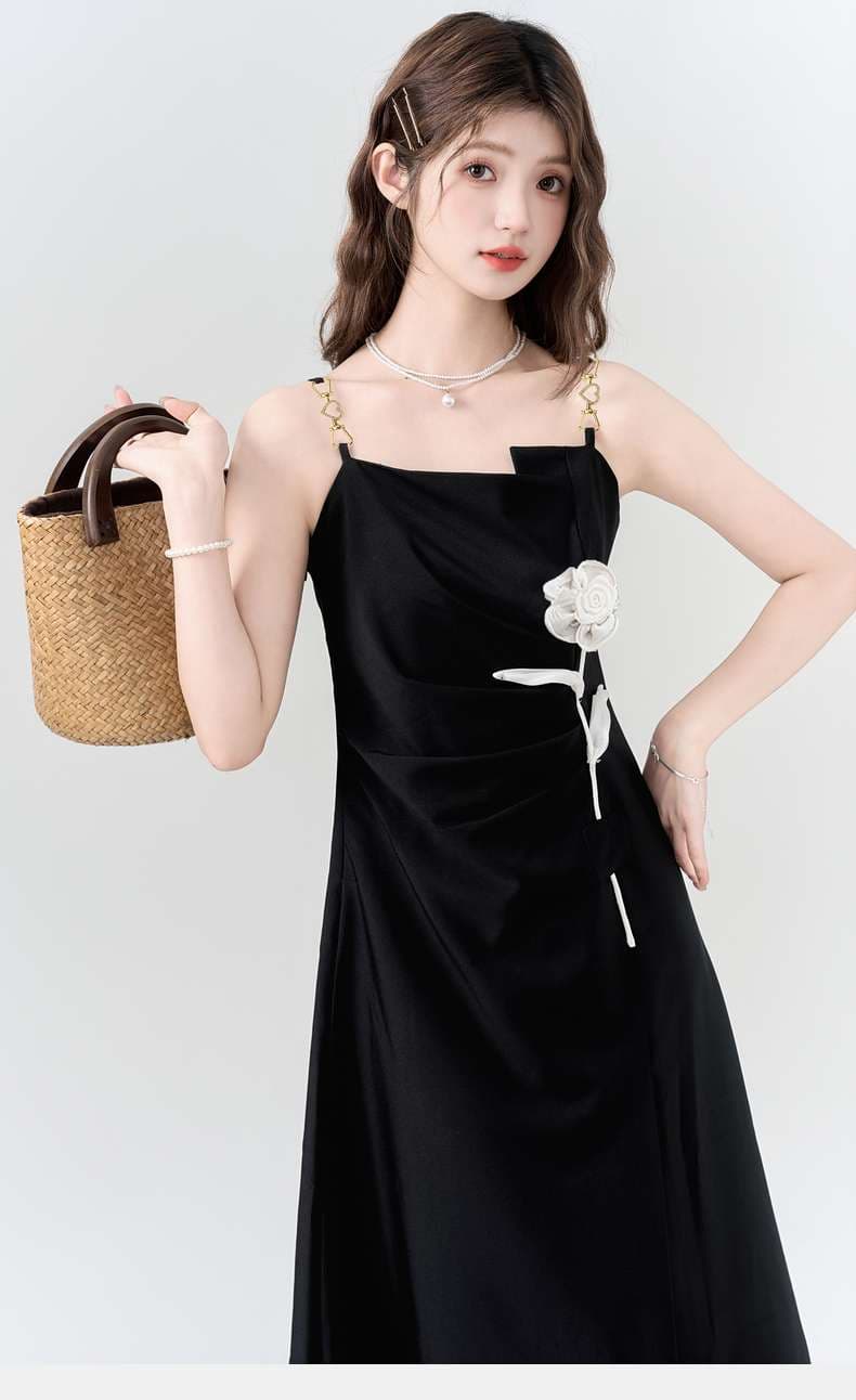 花モチーフ付きキャミワンピース｜デート服