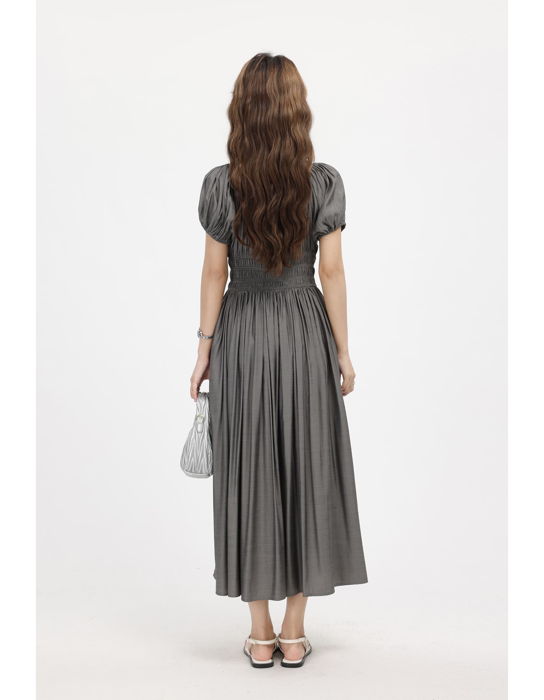 シャーリングパフスリーブワンピース｜デート服