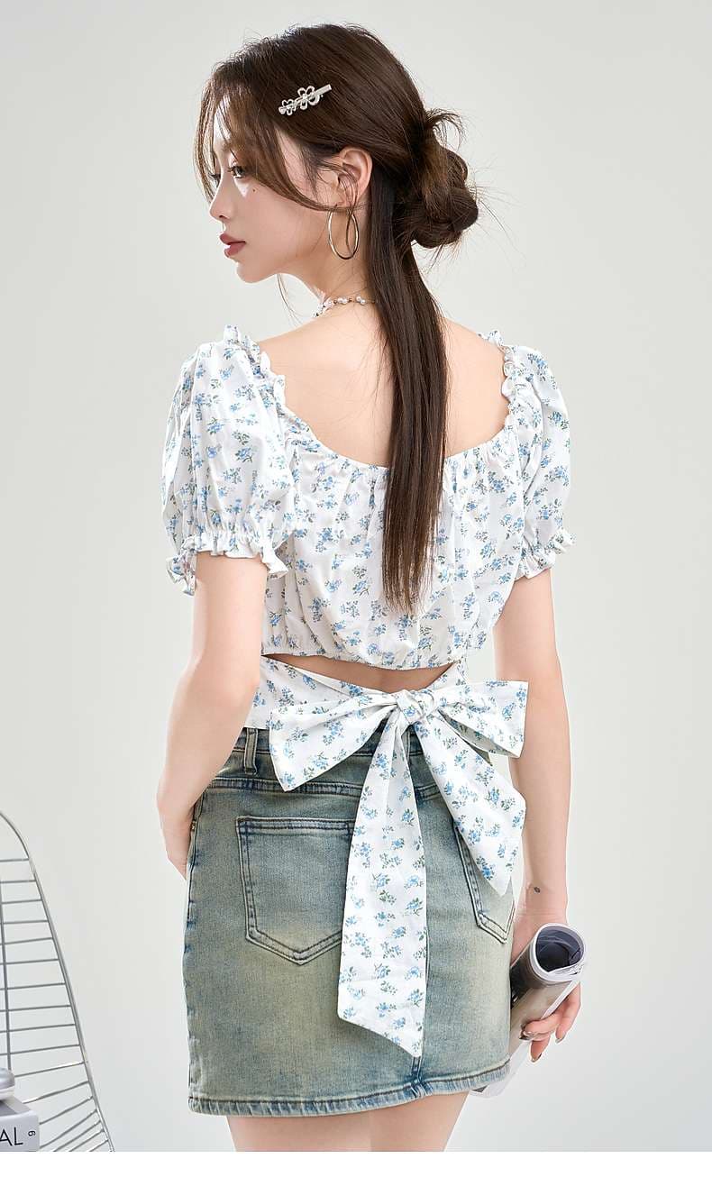 フェミニンフローラルトップス｜デート服