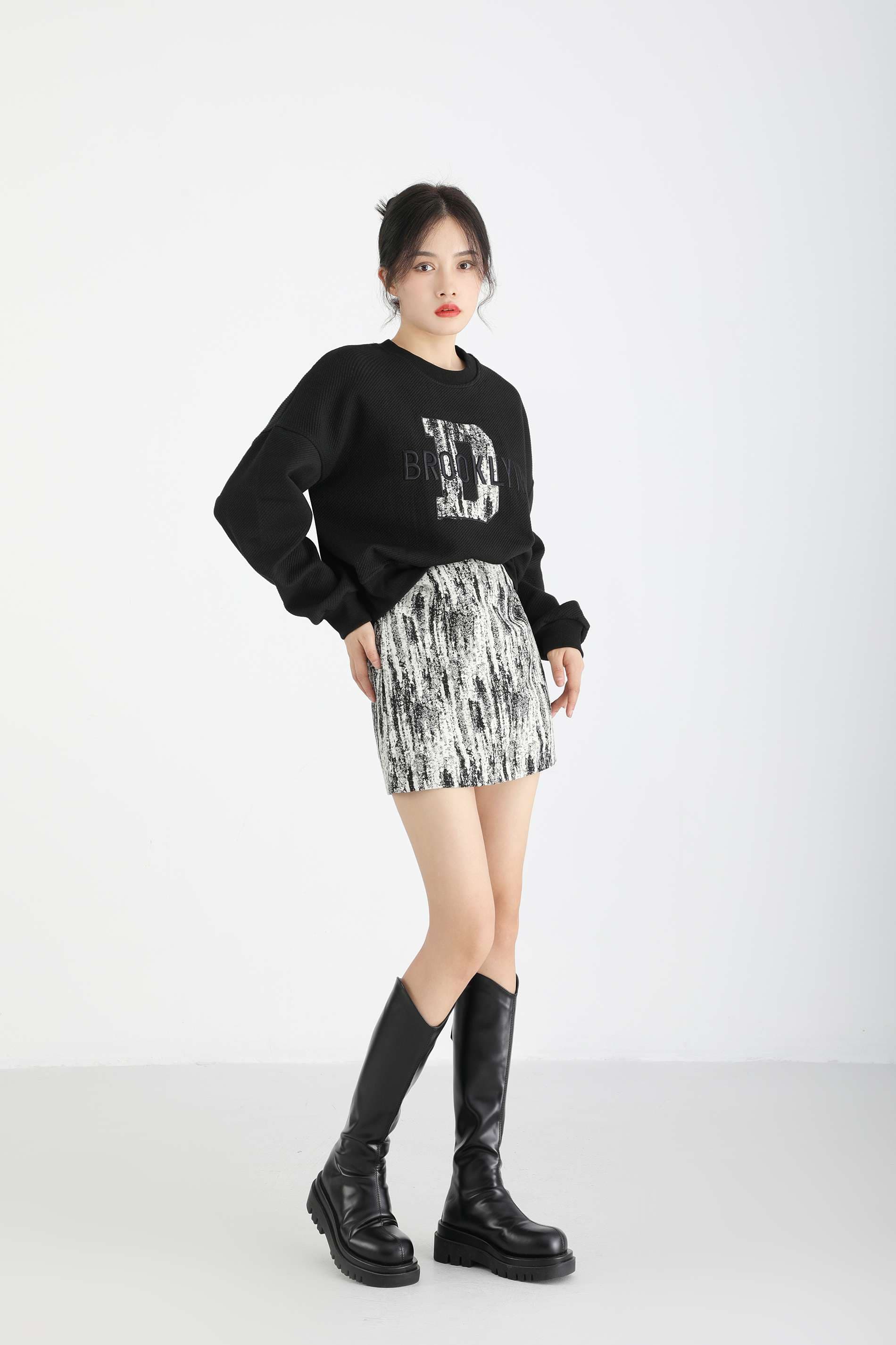 ロゴ入りセットアップ｜デート服