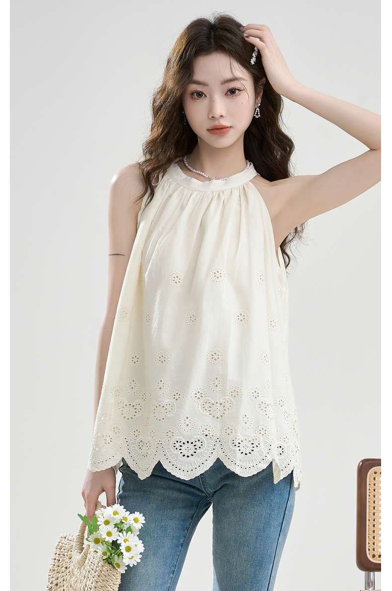 透かし模様入りホルターネックブラウス｜デート服