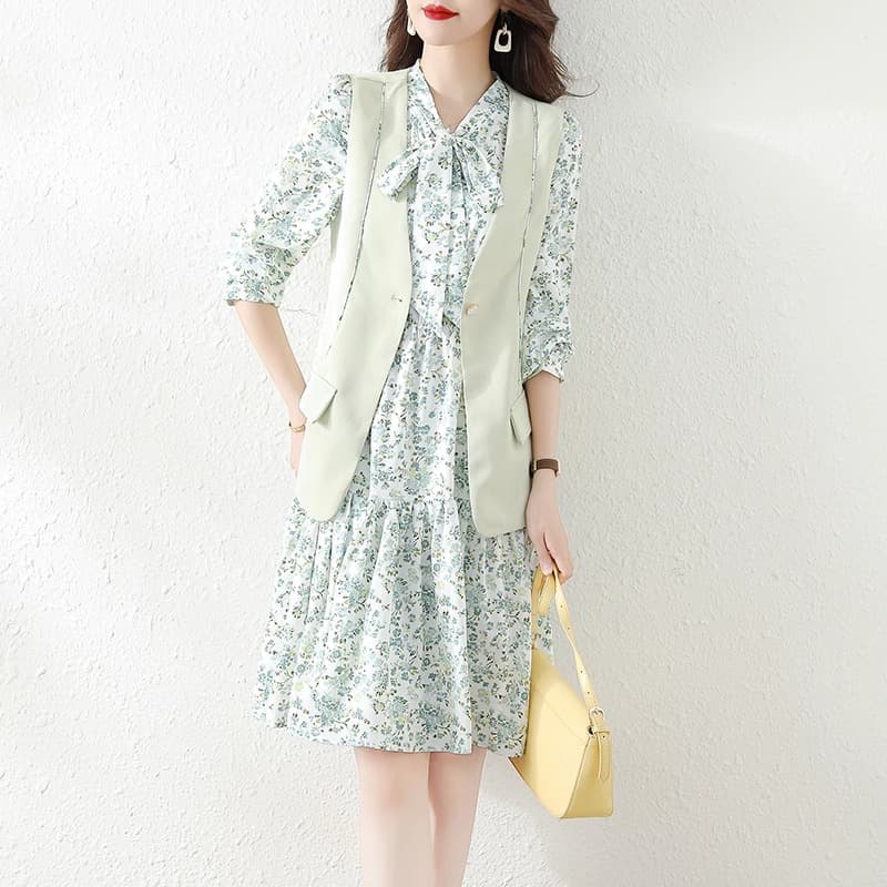 フラワープリントワンピース＆ジレベストセット｜デート服