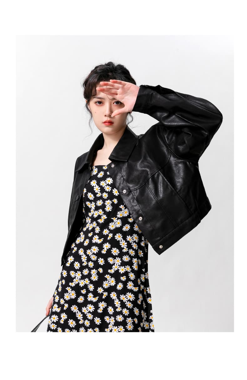 デート服 クロップド丈レザージャケット