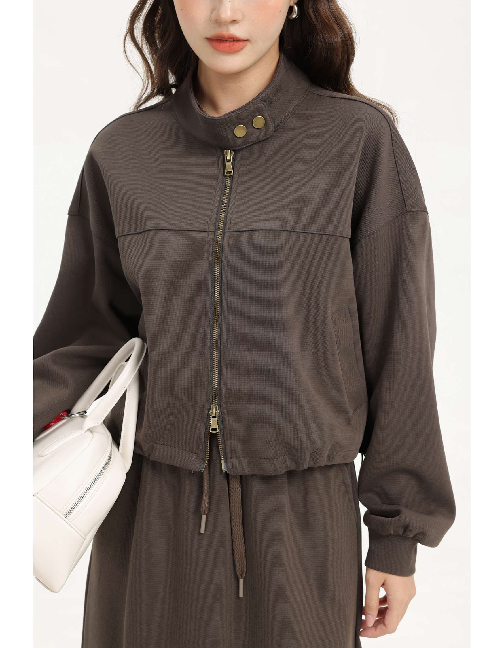 ハイネックジップアップスウェットセットアップ｜デート服