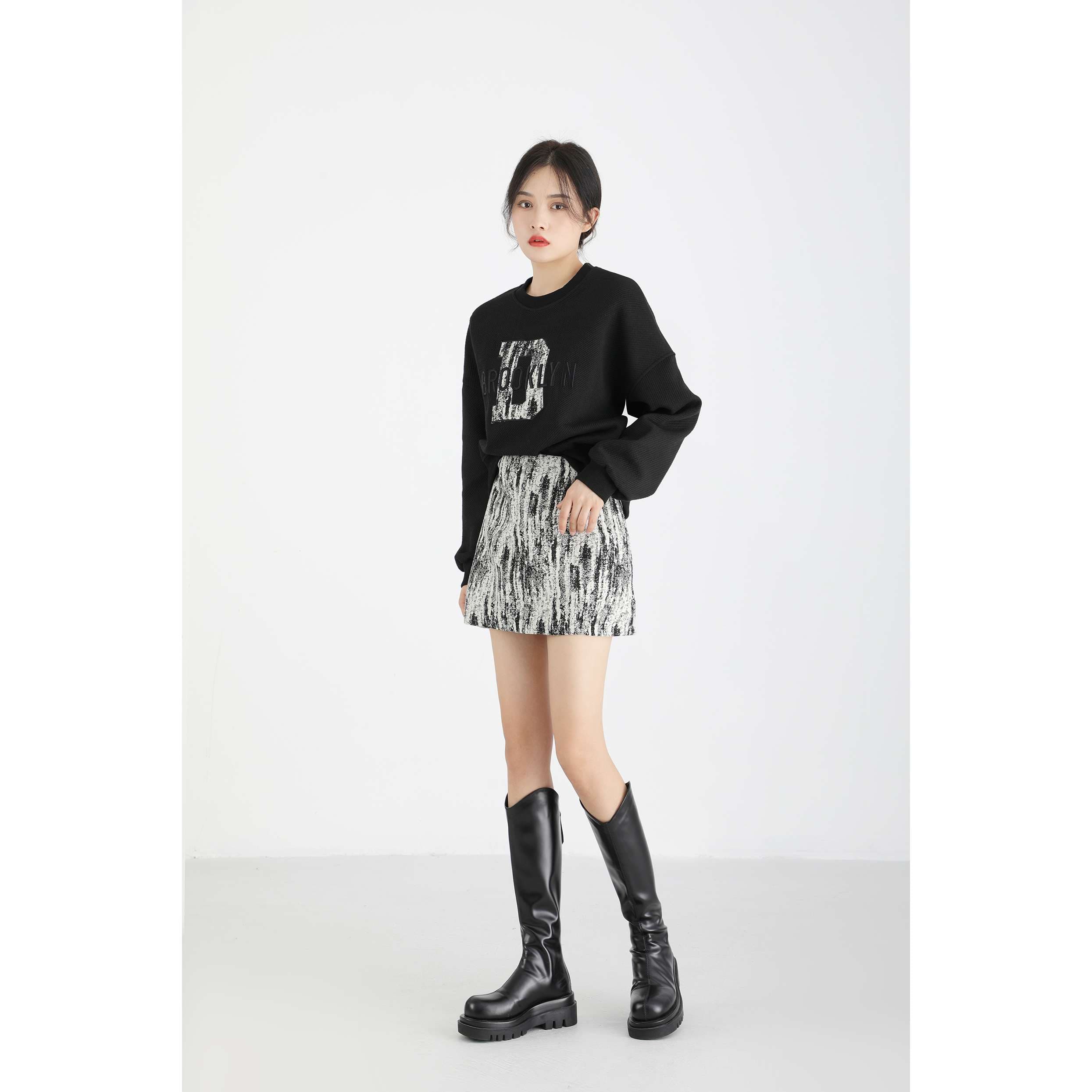 ロゴ入りセットアップ｜デート服